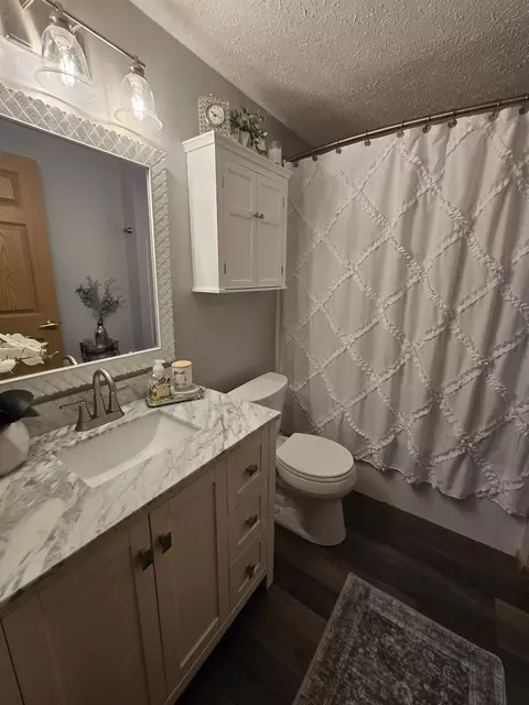 Bath - 8 A137 Revere Ct, Apple River, IL 61001 photo 1 of 3