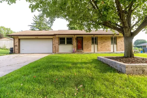 303 Hough Dr, Machesney Park, IL 61115
