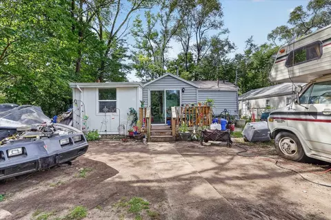 2831 Collins St, Rockford, IL 61109