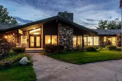 8600 Summerset Dr, Belvidere, IL 61008