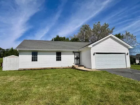 4016 Oliver Ln, Rockford, IL 61102