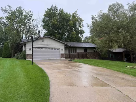 Exterior - 508 N Winchester Dr, Freeport, IL 61032 photo 2 of 4