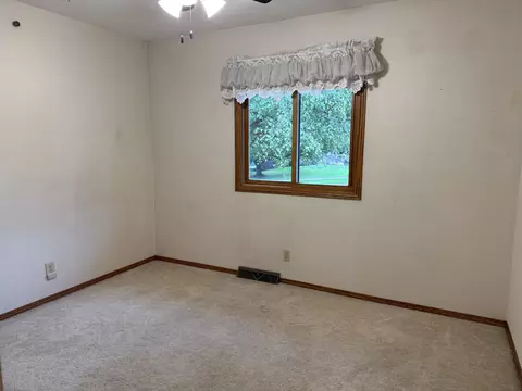 Bedroom - 508 N Winchester Dr, Freeport, IL 61032 photo 4 of 6