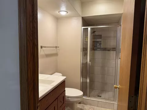 Bath - 508 N Winchester Dr, Freeport, IL 61032 photo 1 of 3