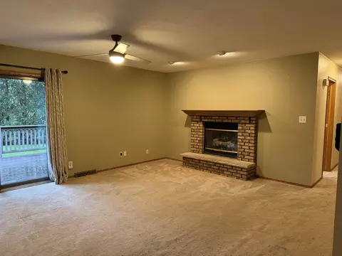 Living - 508 N Winchester Dr, Freeport, IL 61032 photo 1 of 3