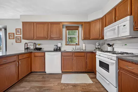 Kitchen - 524 Merilot Dr, Roscoe, IL 61073 photo 1 of 2
