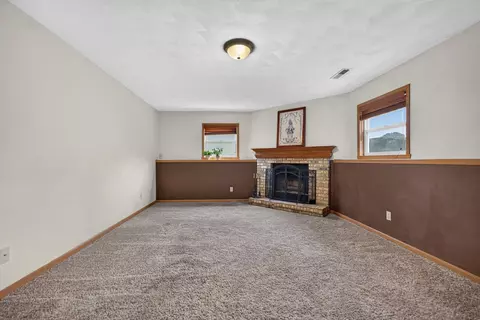 Living - 524 Merilot Dr, Roscoe, IL 61073 photo 5 of 6
