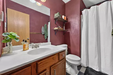 Bath - 524 Merilot Dr, Roscoe, IL 61073 photo 1 of 2