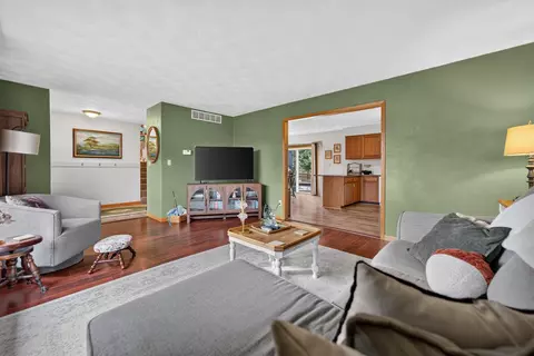 Living - 524 Merilot Dr, Roscoe, IL 61073 photo 3 of 6