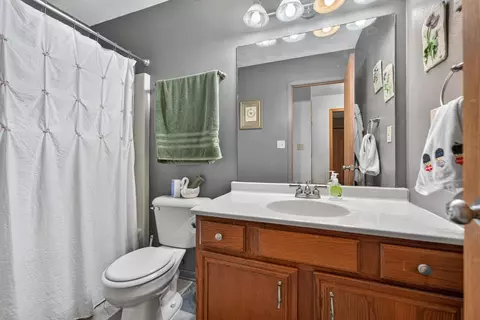 Bath - 524 Merilot Dr, Roscoe, IL 61073 photo 2 of 2