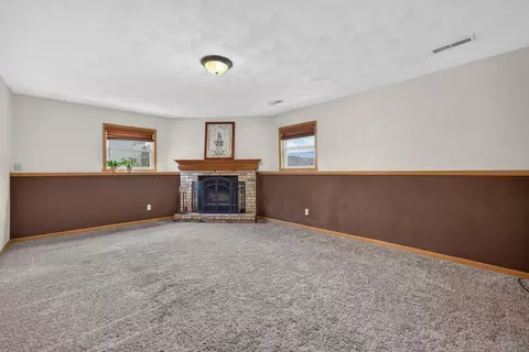 Living - 524 Merilot Dr, Roscoe, IL 61073 photo 4 of 6