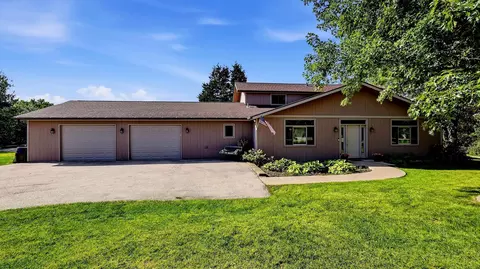 1 Belden School Ln, Galena, IL 61036