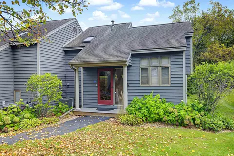 5 Valleywood Ln, Galena, IL 61036