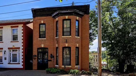 122 S Bench St, Galena, IL 61036