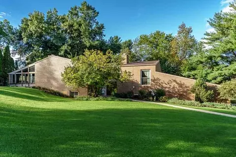 4843 Spring Creek Rd, Rockford, IL 61114