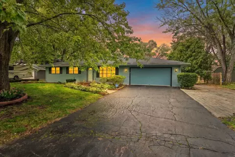 7465 Gemini Dr, Rockford, IL 61103