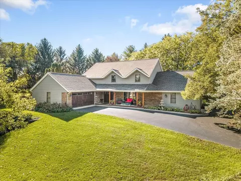 Exterior - 7511 Grace Dr, Roscoe, IL 61073 photo 2 of 28