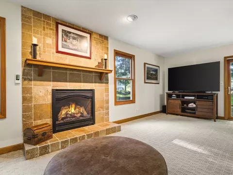 Living - 7511 Grace Dr, Roscoe, IL 61073 photo 3 of 6