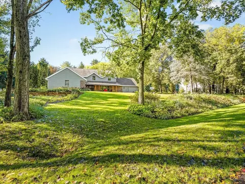 Exterior - 7511 Grace Dr, Roscoe, IL 61073 photo 3 of 28