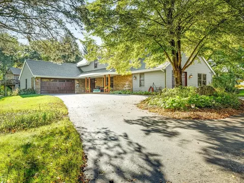 Exterior - 7511 Grace Dr, Roscoe, IL 61073 photo 6 of 28