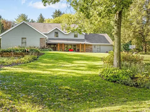 Exterior - 7511 Grace Dr, Roscoe, IL 61073 photo 5 of 28