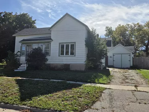 Exterior - 306 W 5th St, Pecatonica, IL 61063 photo 1 of 4