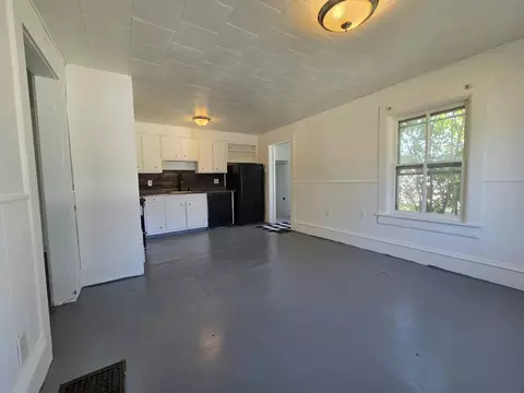 Living - 306 W 5th St, Pecatonica, IL 61063 photo 3 of 5