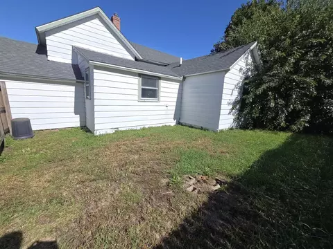 Exterior - 306 W 5th St, Pecatonica, IL 61063 photo 4 of 4