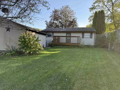 Exterior - 1404 Winter Dr, Freeport, IL 61032 photo 6 of 6