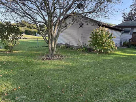 Exterior - 1404 Winter Dr, Freeport, IL 61032 photo 5 of 6
