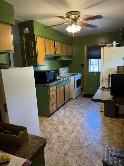 Kitchen - 1404 Winter Dr, Freeport, IL 61032 photo 1 of 2