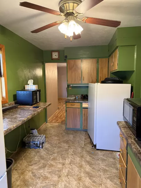 Kitchen - 1404 Winter Dr, Freeport, IL 61032 photo 2 of 2