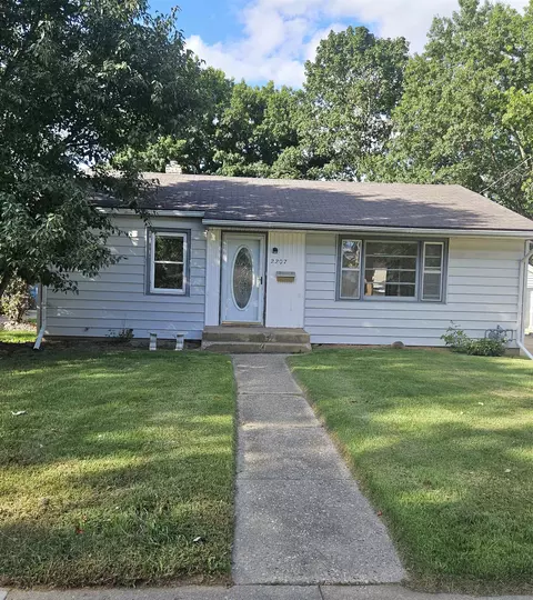 2207 Paradise Blvd, Rockford, IL 61103