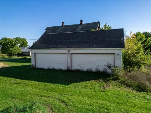Exterior - 16108 Anderson Rd, Pecatonica, IL 61063 photo 5 of 6