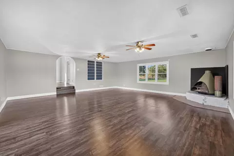 Living - 16108 Anderson Rd, Pecatonica, IL 61063 photo 2 of 7