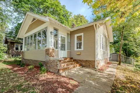 2011 Douglas St, Rockford, IL 61103