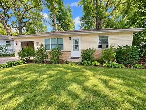 30 Marquette Rd, Machesney Park, IL 61115