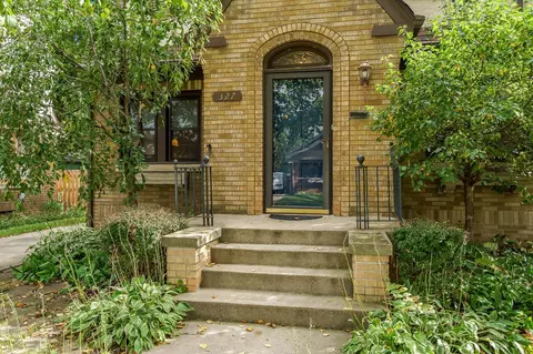 327 Dawson Ave, Rockford, IL 61107