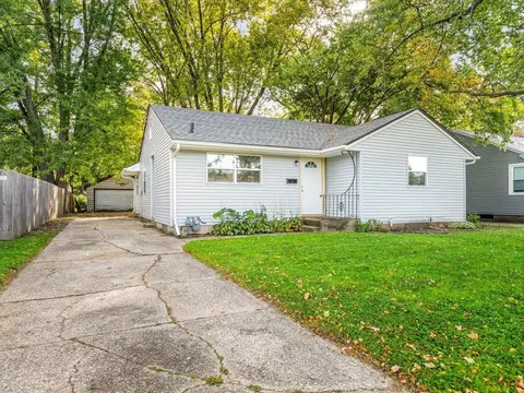 921 Stratford Ave, Rockford, IL 61107