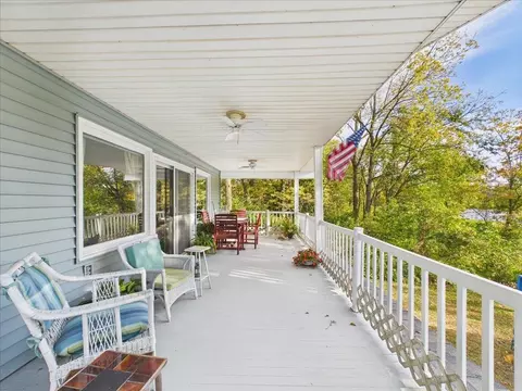 Exterior - 406 N Oak Ln, Dixon, IL 61021 photo 10 of 19