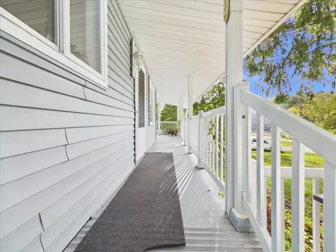Exterior - 406 N Oak Ln, Dixon, IL 61021 photo 9 of 19