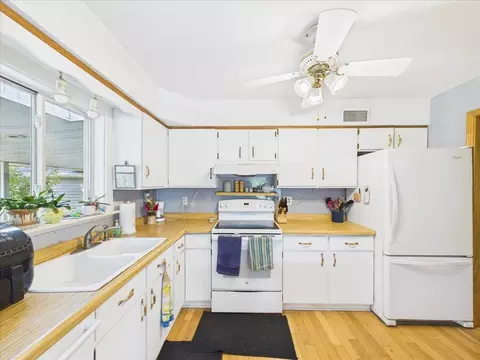 Kitchen - 406 N Oak Ln, Dixon, IL 61021 photo 2 of 4