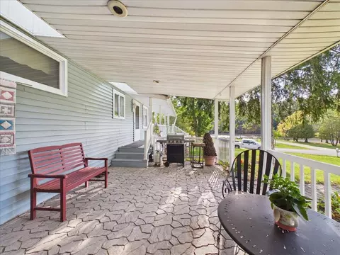 Exterior - 406 N Oak Ln, Dixon, IL 61021 photo 7 of 19
