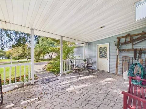 Exterior - 406 N Oak Ln, Dixon, IL 61021 photo 8 of 19