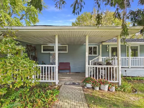 Exterior - 406 N Oak Ln, Dixon, IL 61021 photo 5 of 19