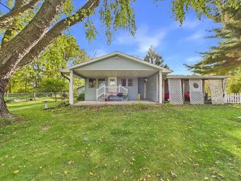 Exterior - 406 N Oak Ln, Dixon, IL 61021 photo 15 of 19