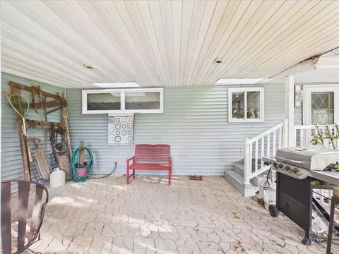 Exterior - 406 N Oak Ln, Dixon, IL 61021 photo 6 of 19