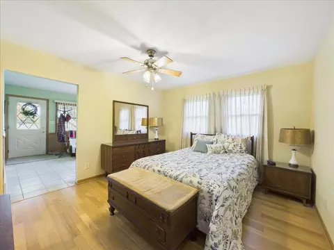 Bedroom - 406 N Oak Ln, Dixon, IL 61021 photo 4 of 6