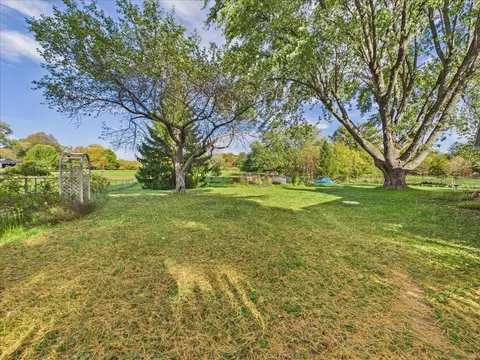 Exterior - 406 N Oak Ln, Dixon, IL 61021 photo 13 of 19
