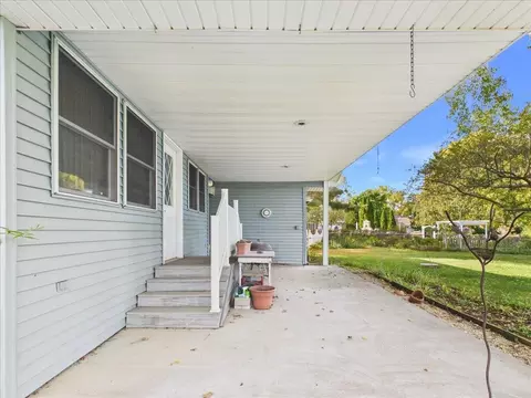 Exterior - 406 N Oak Ln, Dixon, IL 61021 photo 18 of 19